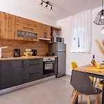Arba Sunshine Apartman Palit